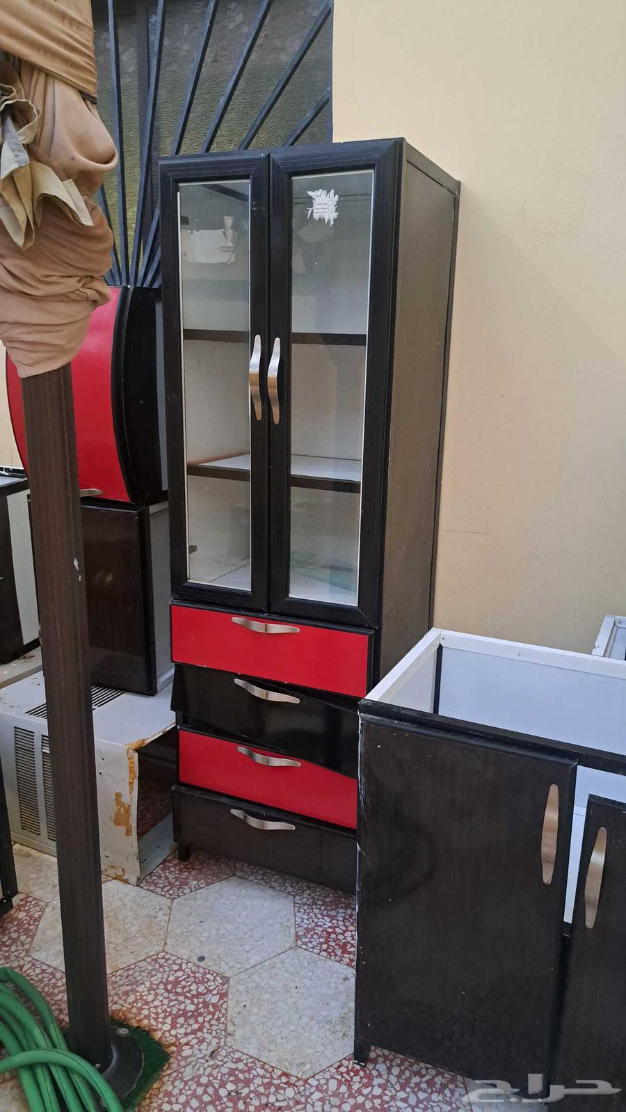 مطبخ مستعمل للبيع 3متر وكذلك يوجد مكيف مستعمل64503418054019110