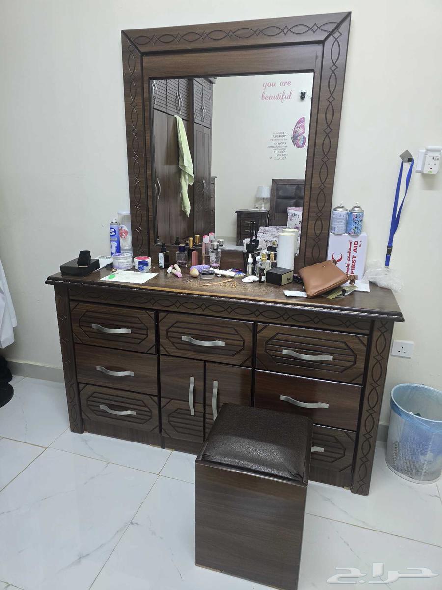 أثاث للبيع. تلفزيون 65 بوصه   غرفة نوم مع المرتبة طاولة طعام64505217871875114