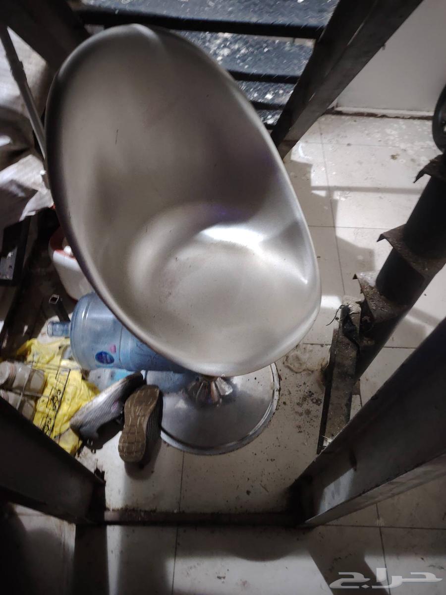 Selling a brand new single bed, used for a short period, and a swivel chair escuder64502995756418113