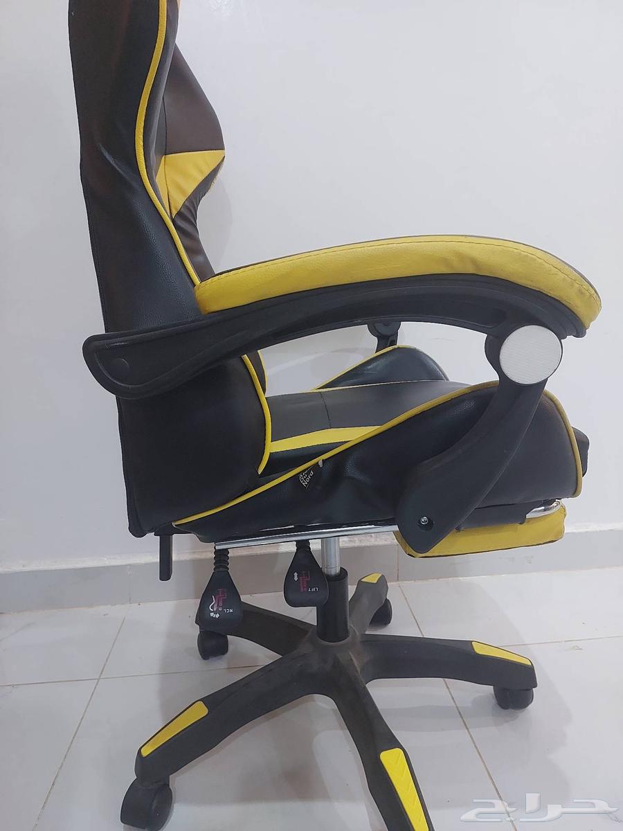 كرسي قيمنق بحاله جيده ب250 ريال قابل للتفاوض64510281548290111