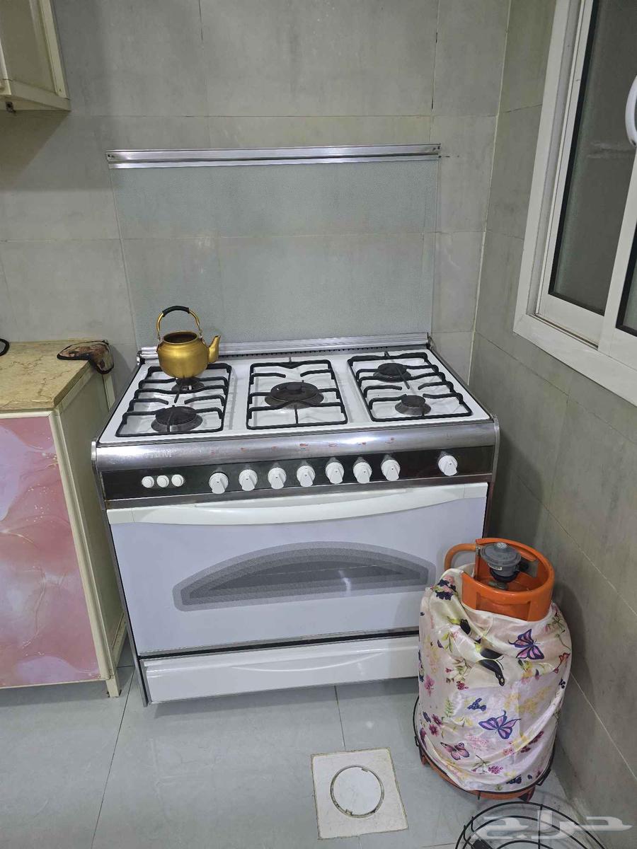 أثاث للبيع. تلفزيون 65 بوصه   غرفة نوم مع المرتبة طاولة طعام64505217871875113