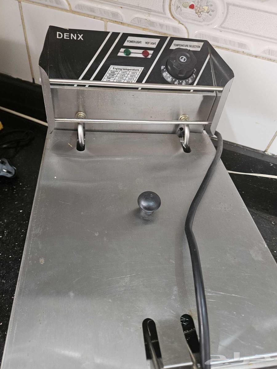 Electric fryer with oil .. and ice cream machine64506299133697111