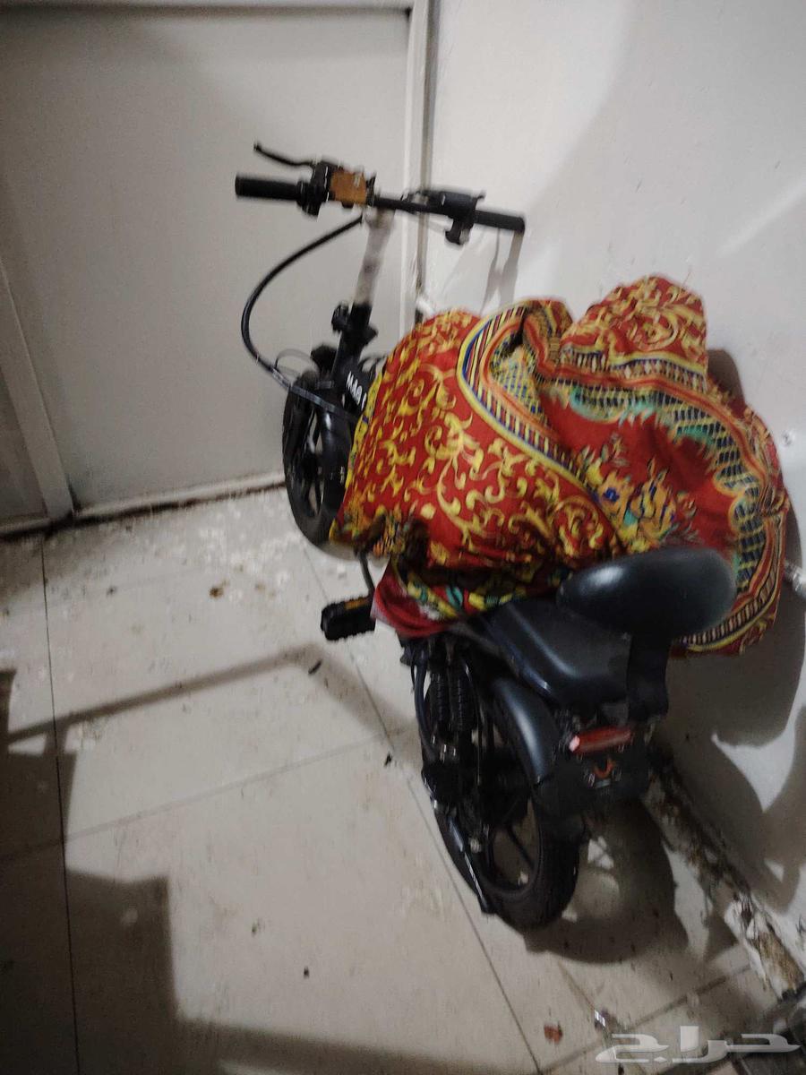 Selling a brand new single bed, used for a short period, and a swivel chair escuder64502995756418114