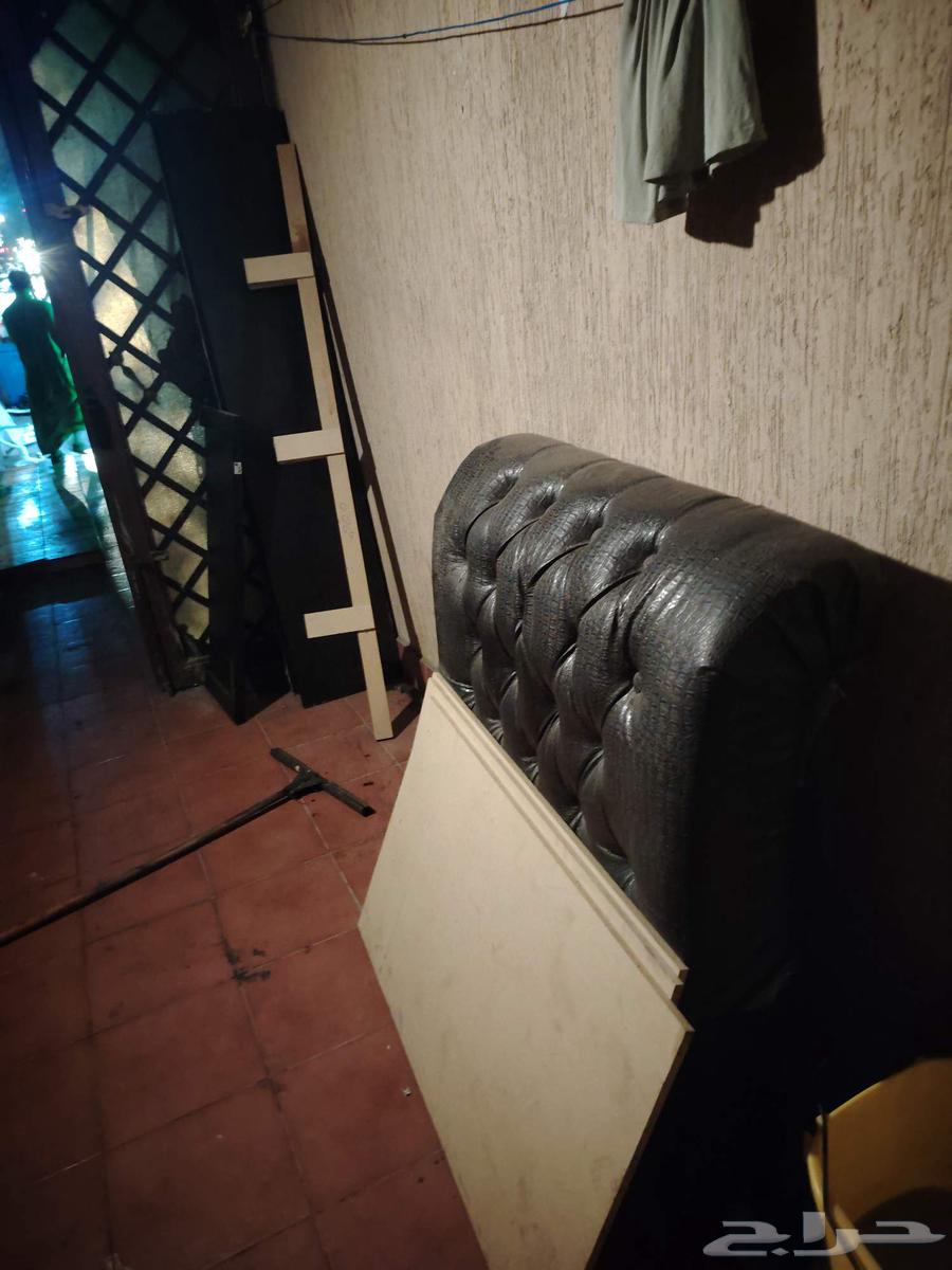 Selling a brand new single bed, used for a short period, and a swivel chair escuder64502995756418112