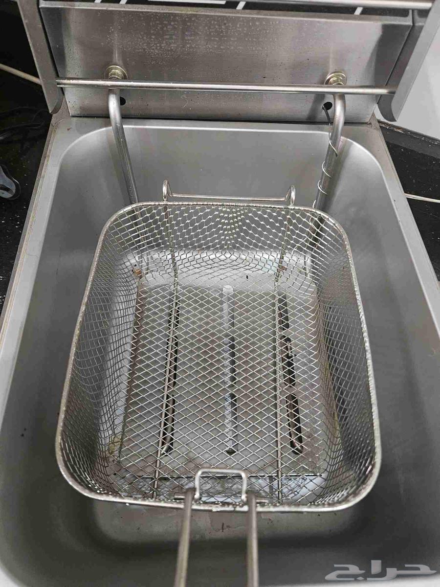 Electric fryer with oil .. and ice cream machine64506299133697112