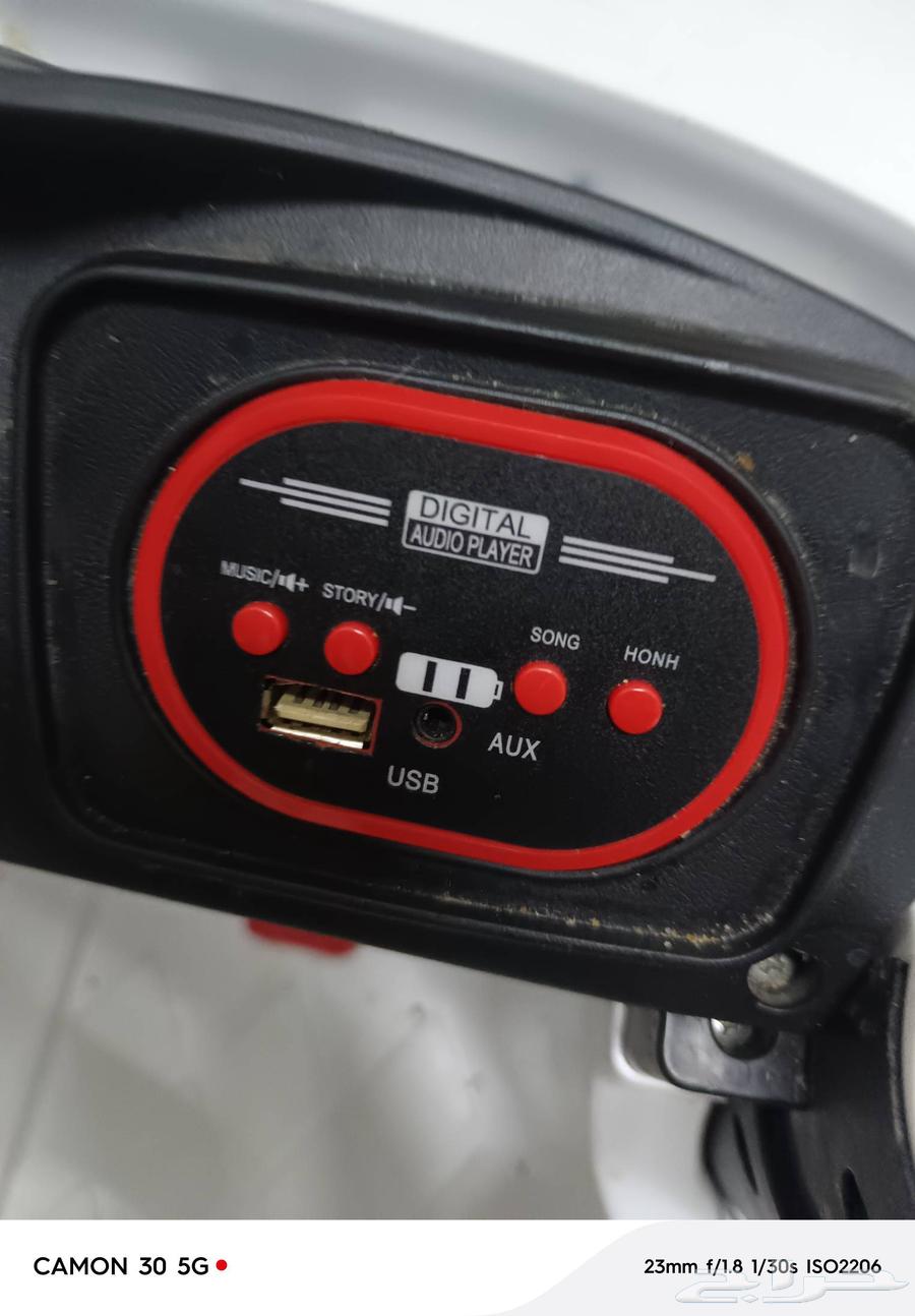 Kids' Jeep car with remote control.64503377016835111