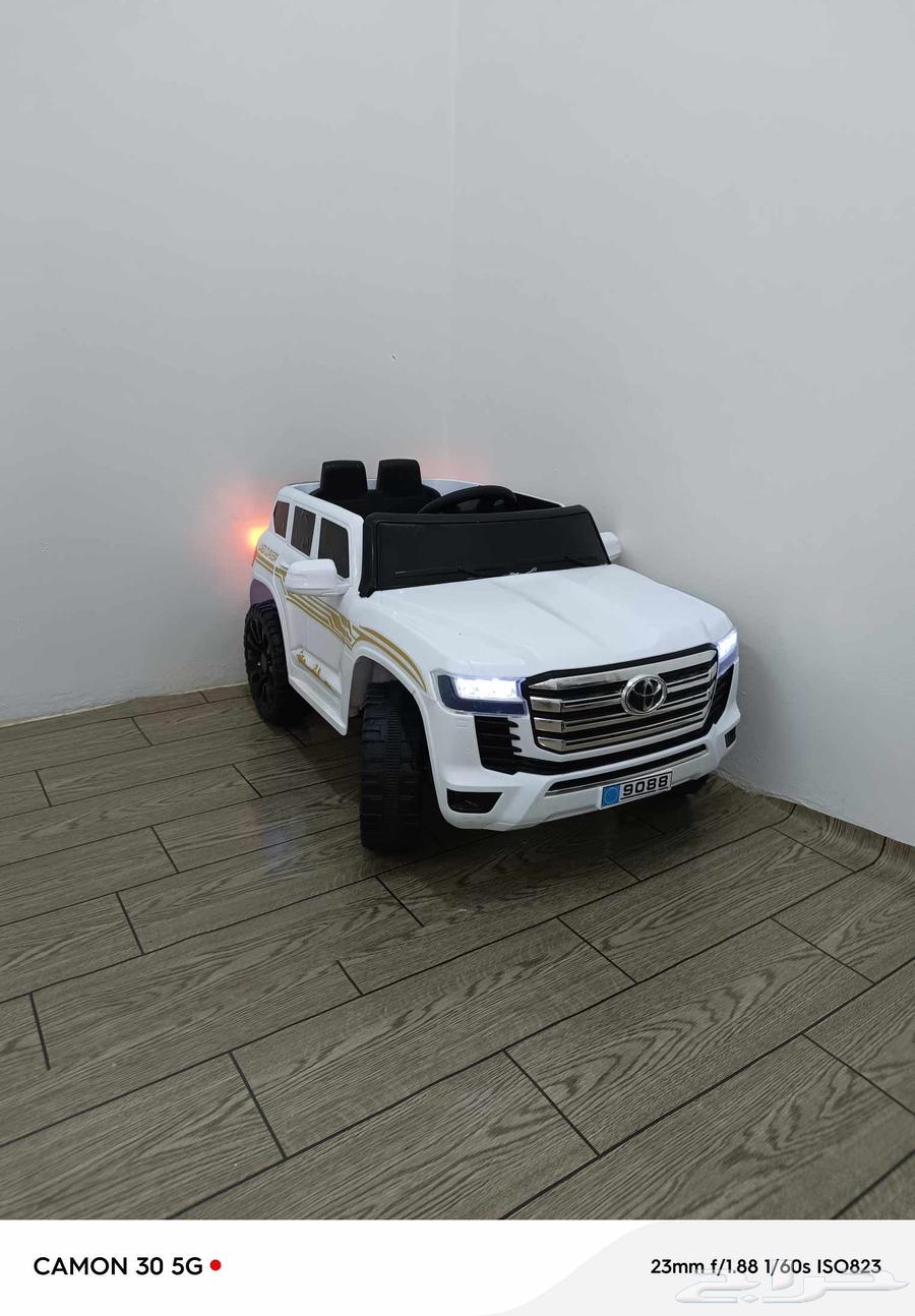 Kids' Jeep car with remote control.64503377016835112