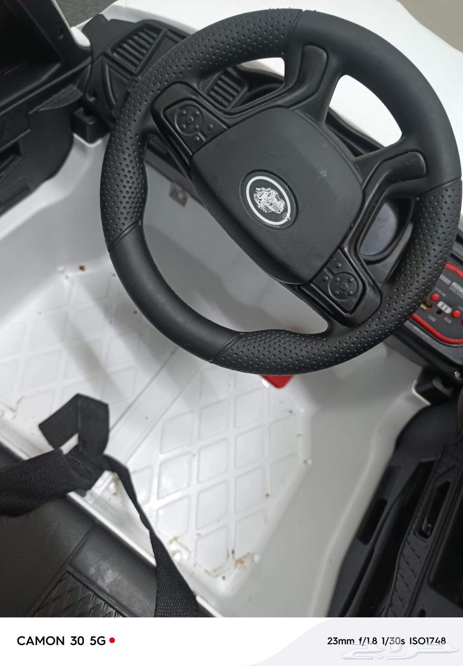 Kids' Jeep car with remote control.64503377016835110