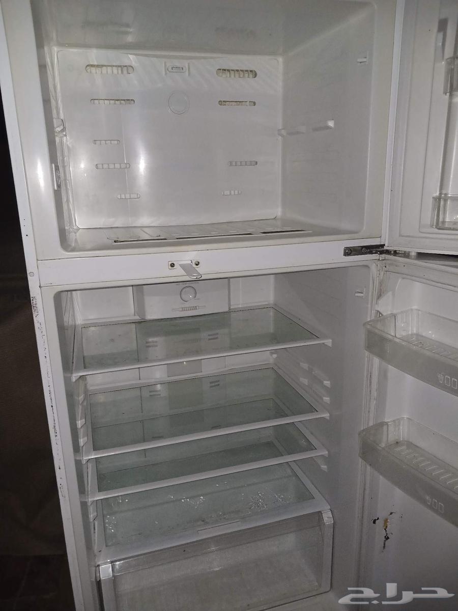 ثلاجه نظيفه مره بس مافيها يد الباب تجميد فل تبريد فل64506816398211110
