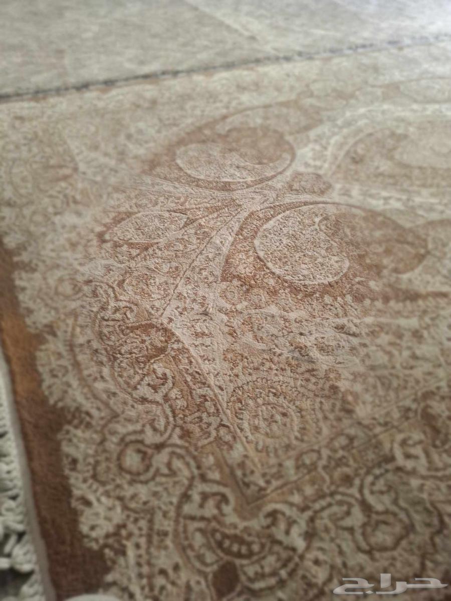 سجاد للبيع جديد لون بني فاتح على ابيض64505598708611111