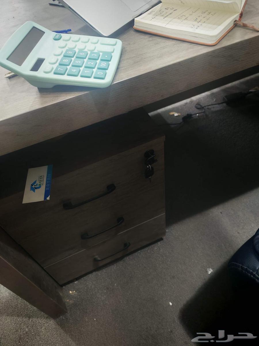 اغراض مكتب للبيع استعمال 4 شهور فقط لسه جديده مكتب 8 قطع64506535118465114