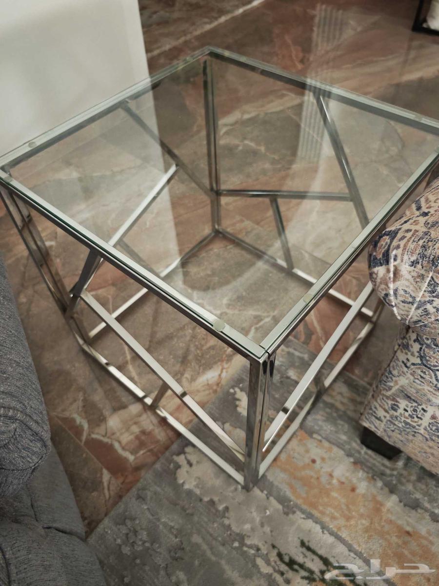 Set of three glass tables, one large table and two small ones64506265533697111