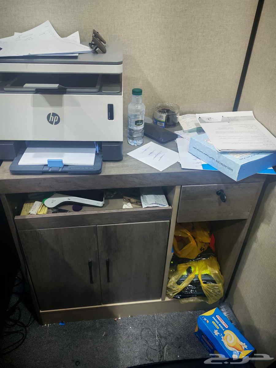 اغراض مكتب للبيع استعمال 4 شهور فقط لسه جديده مكتب 8 قطع64506535118465113