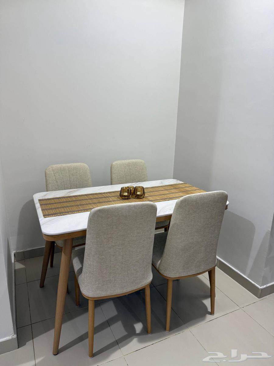 طاولة طعام للبيع بمقاعد 464510097501441110