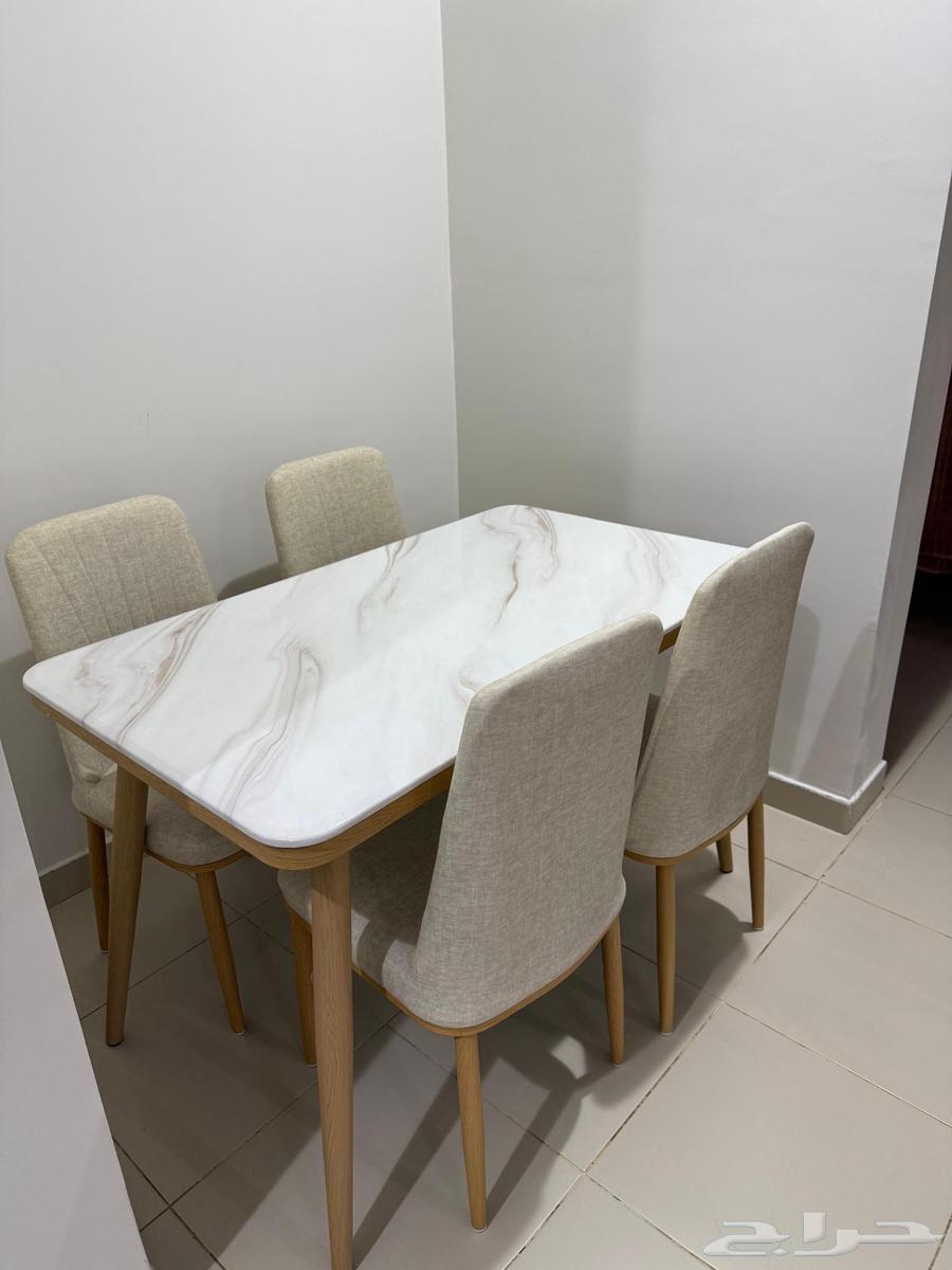طاولة طعام للبيع بمقاعد 464510097501441111