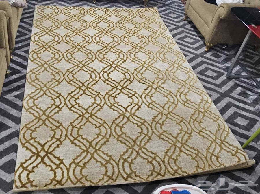 Carpet and glass table64507192960259110