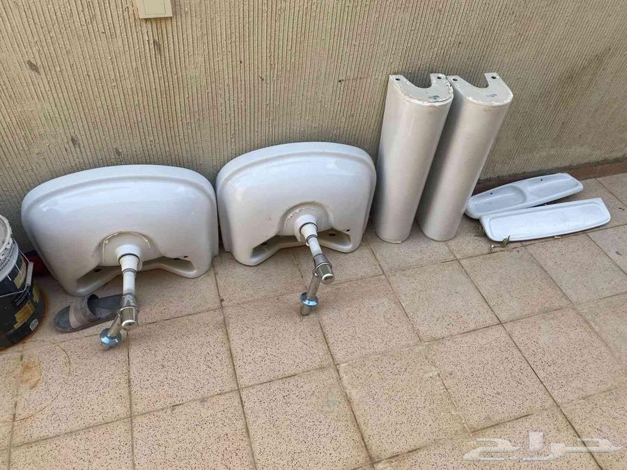 للبيع طاولة طعام و مساند ظهر و مغسلة يدين وباب خشب64504832517379111