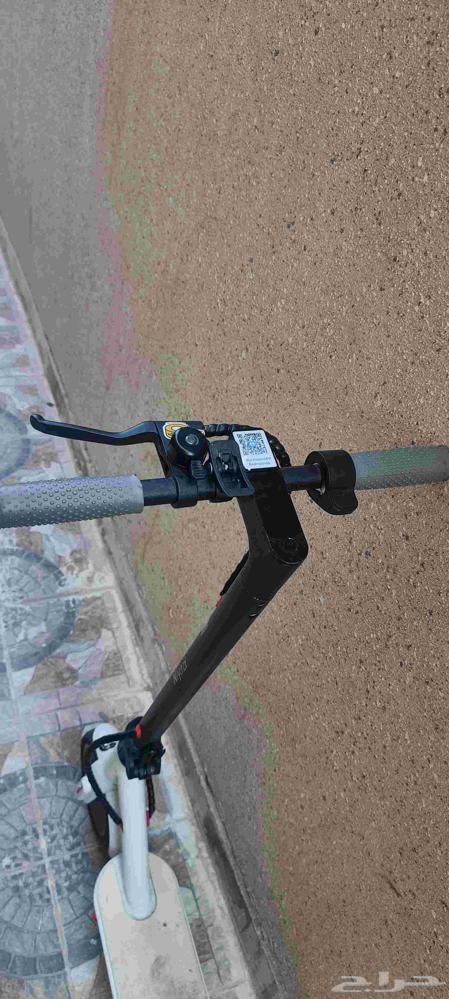 Xiaomi scooter for sale with charger, clean except the screen is broken64508523305985110