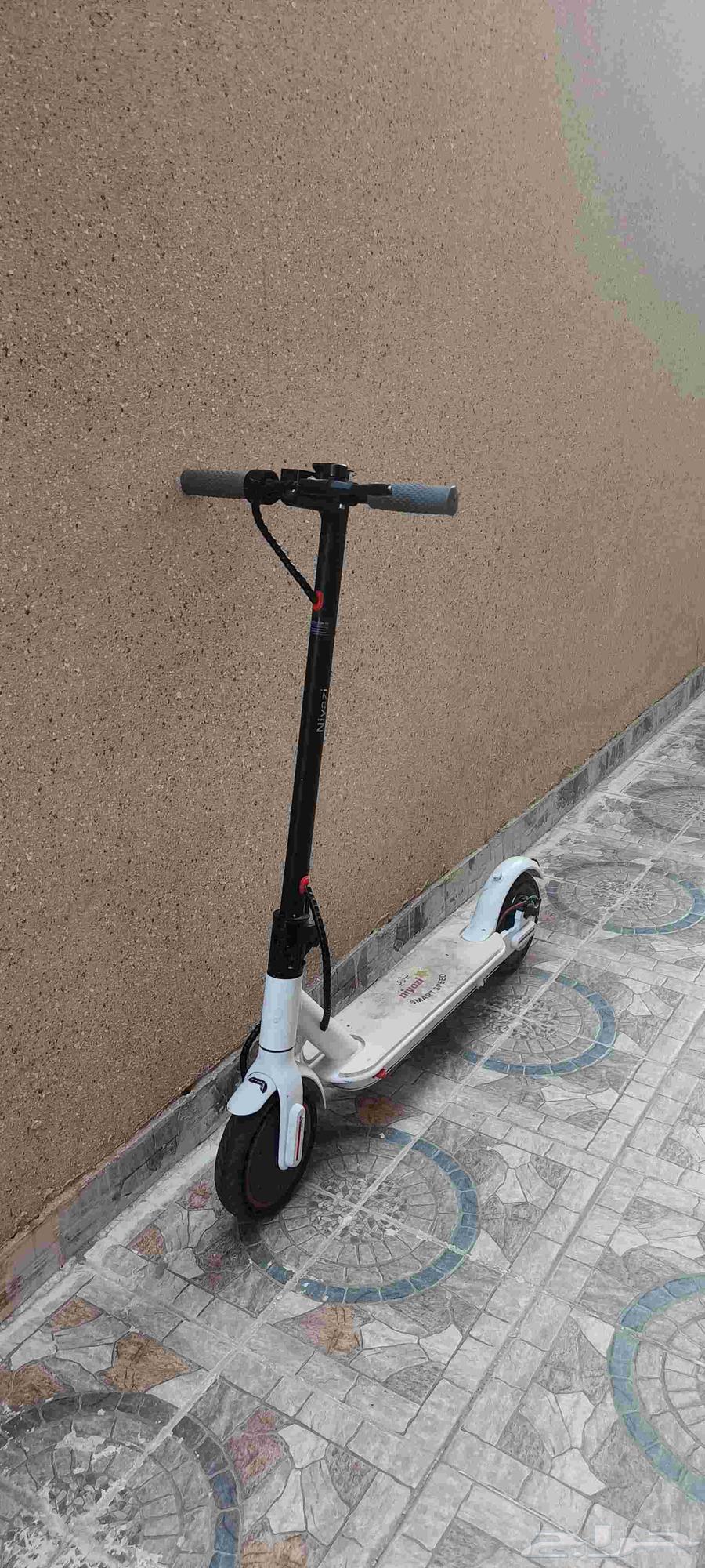 Xiaomi scooter for sale with charger, clean except the screen is broken64508523305985112