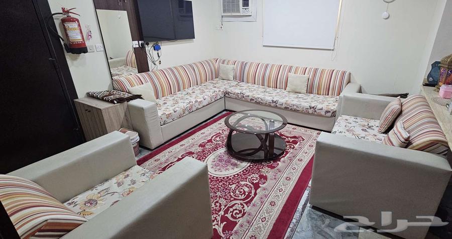 L-shaped seating area with table for sale64505245420929110