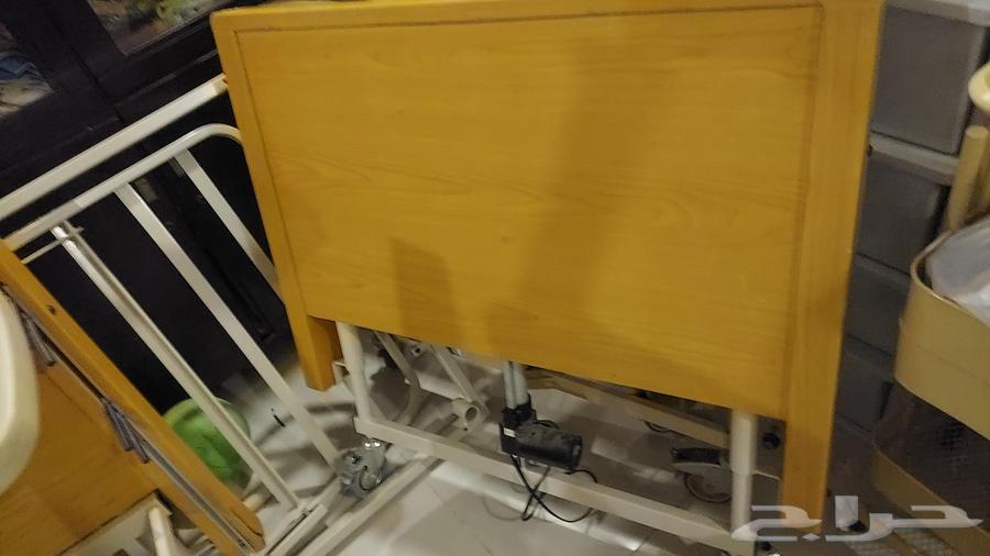 عدد اثنين سرير كعرباء نفر واحد بحالة جيدة ضهر خشب وضهر حديد64503705810818113