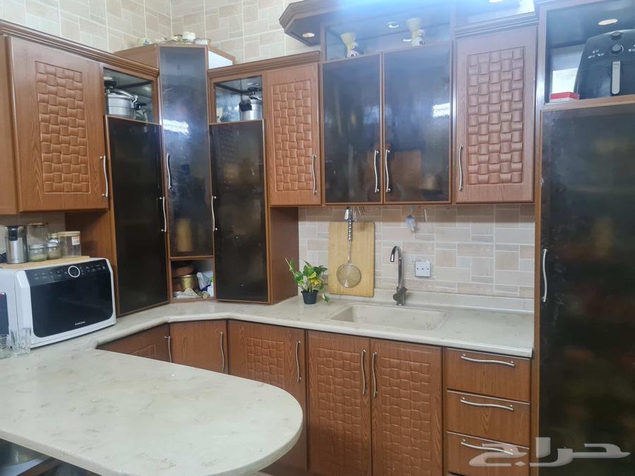 مطبخ حرف L مع جزيرة في الوسط64509757230851113