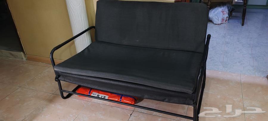 للبيع كنب نفرين يتحول سرير من ايكيا نظيف جدا64503145236354110