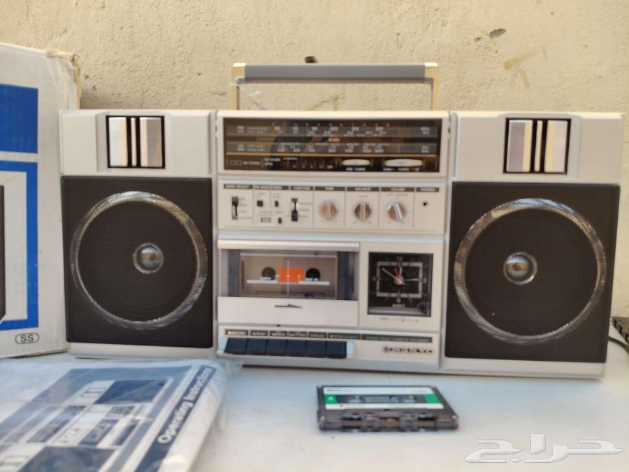 Sanyo Japanese cassette recorder and radio stored in cardboard box unused64504091743235114