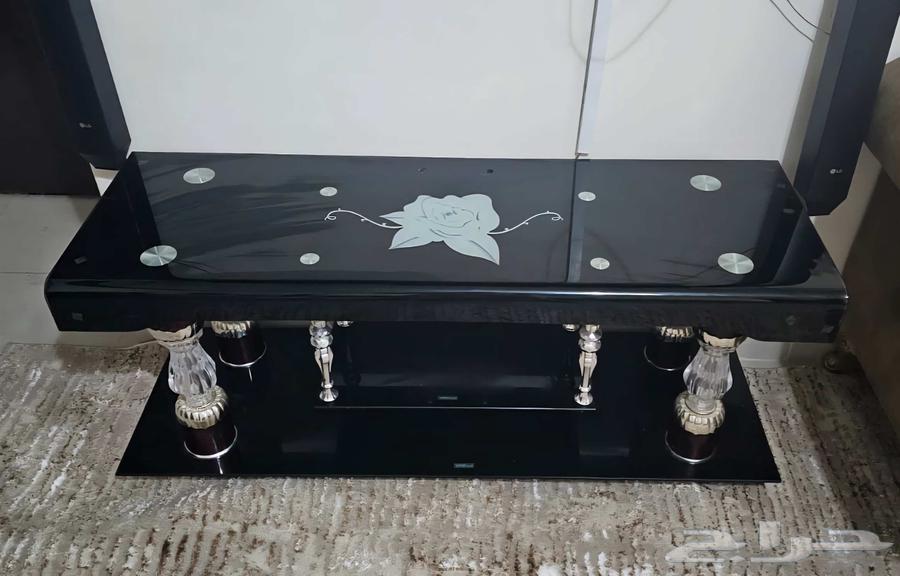 Carpet and glass table64507192960259111