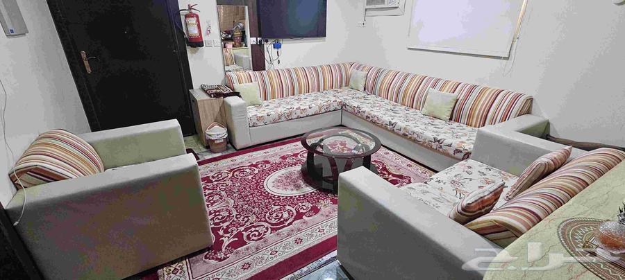 L-shaped seating area with table for sale64505245420929111