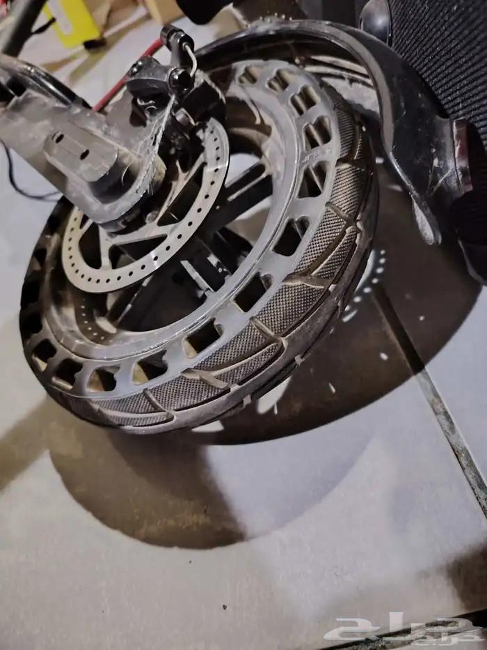 Scooter and selling allowed64505412036097112