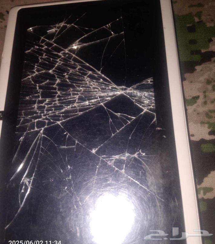 Screen broken - battery 60 - device is working and everything is functioning64510126126593110