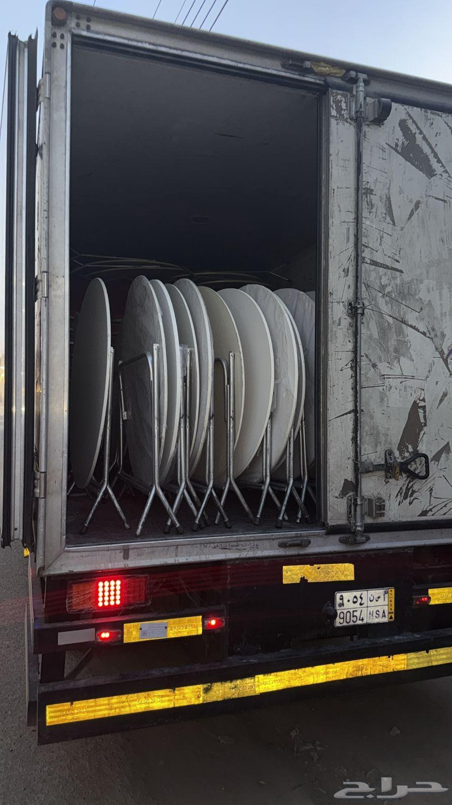 Round table opportunity for lounges and halls64507557309698110