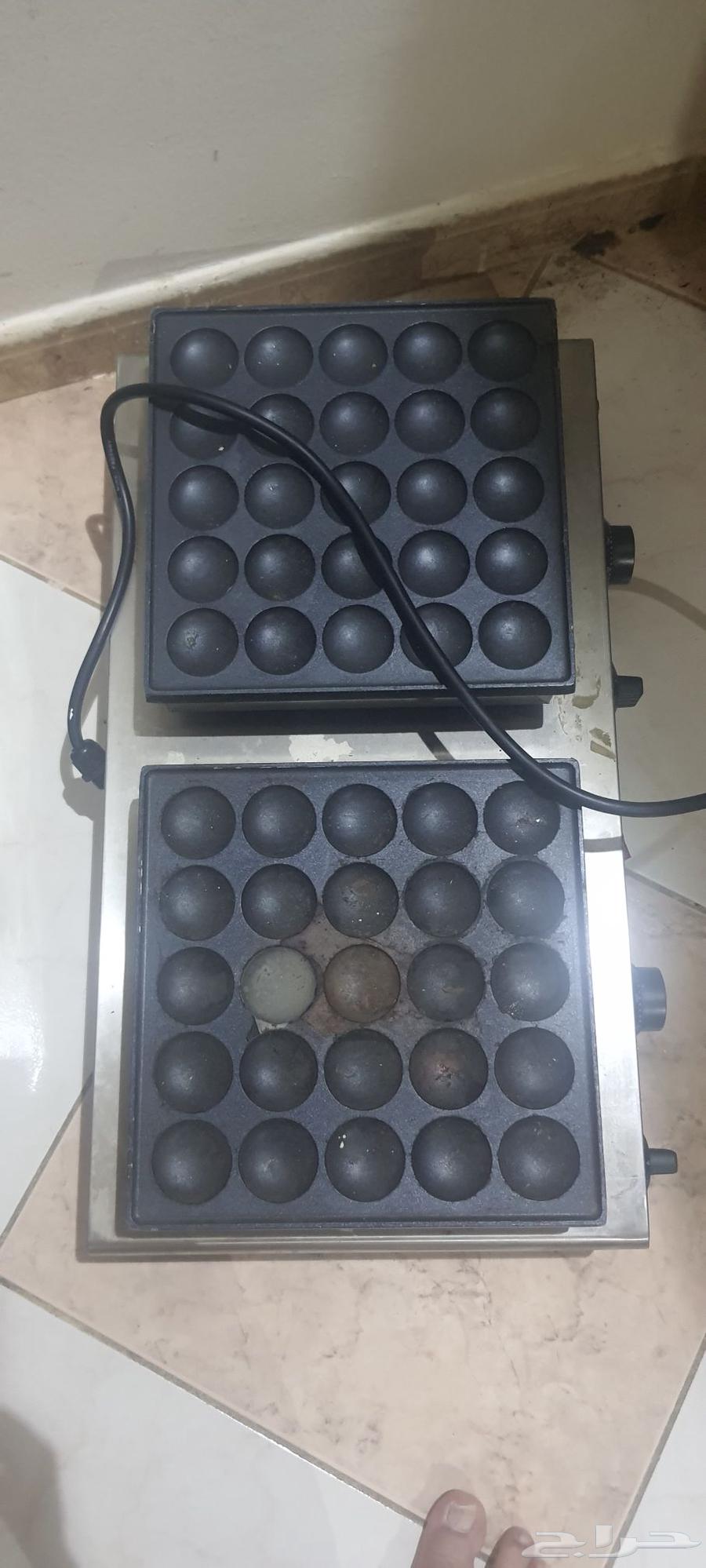 For sale crepe machine, pancake machine, and salad display fridge64509941407745110