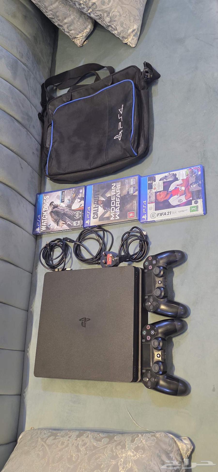 للبيع سوني 4 سليم معه 3اشرطة2يدشنطه واسلاك الكهرب وسلك شاحن64510366584833110