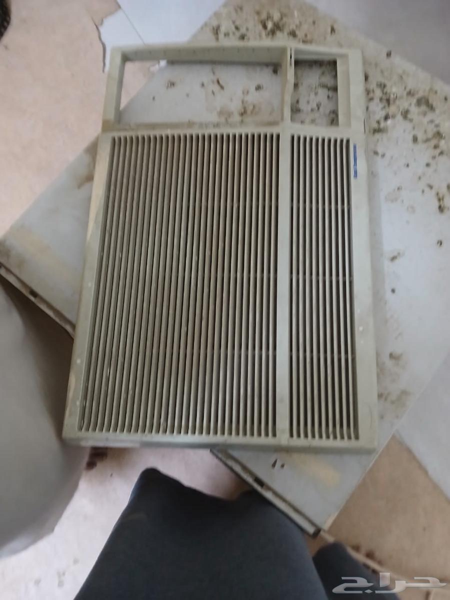 Functional and intact 18,000 BTU air conditioner with large compressor, price 400, located in Shoqiyah64504365704833110