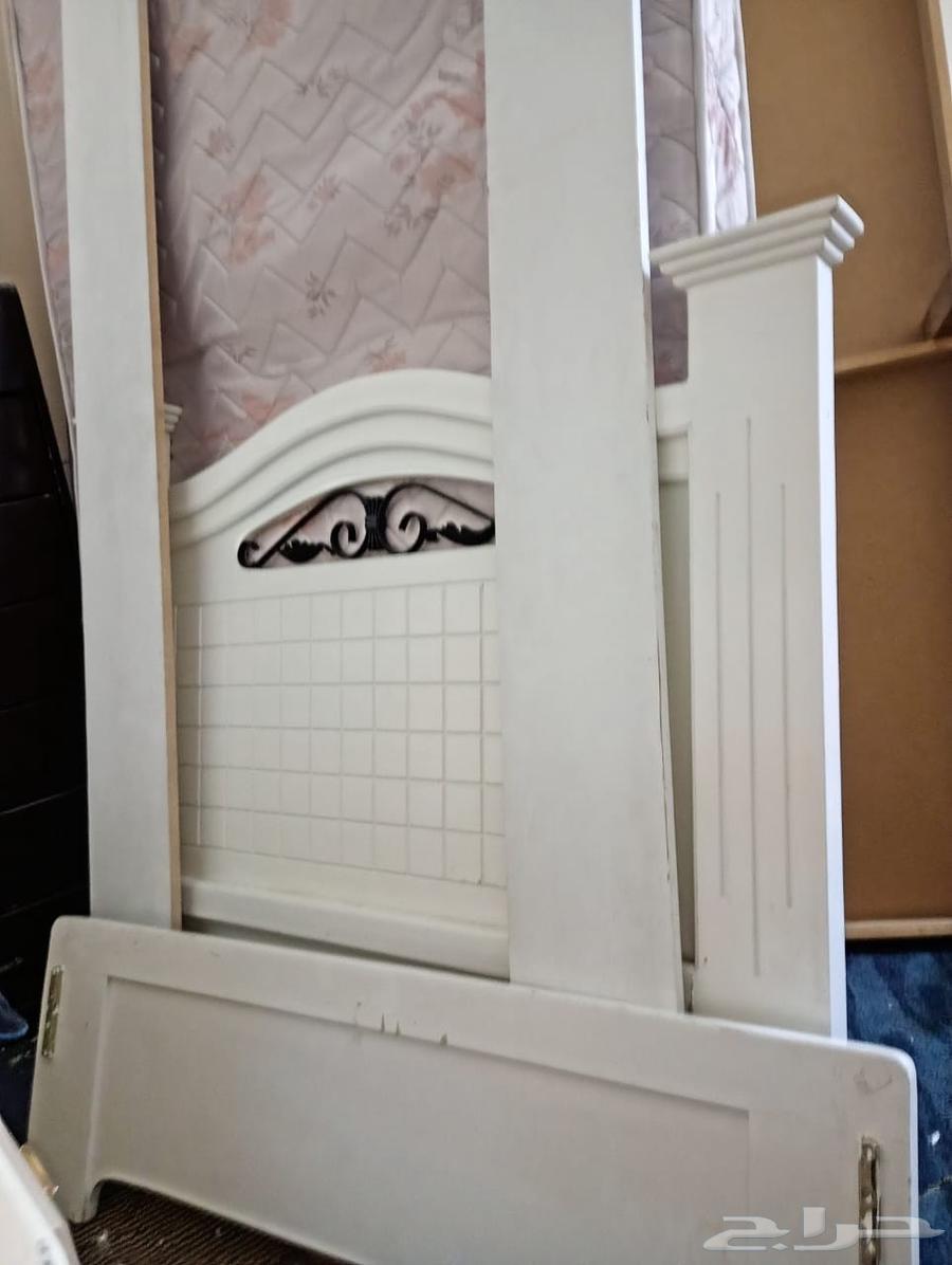 White bed with mattress size 120, disassembled and ready in good condition64509222217218110