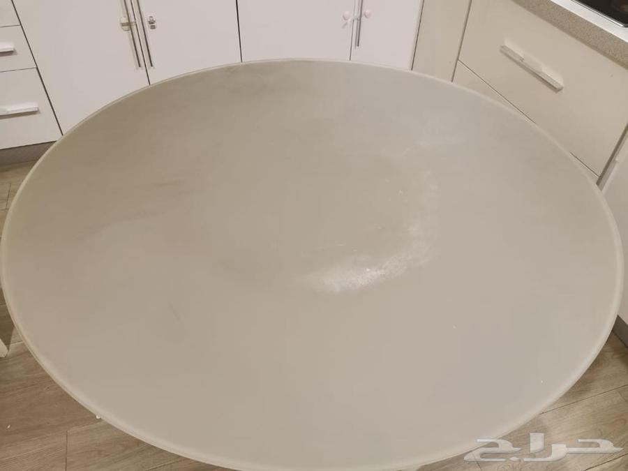 طاوله طعام تكفي لأربع كراسي64512231838210112