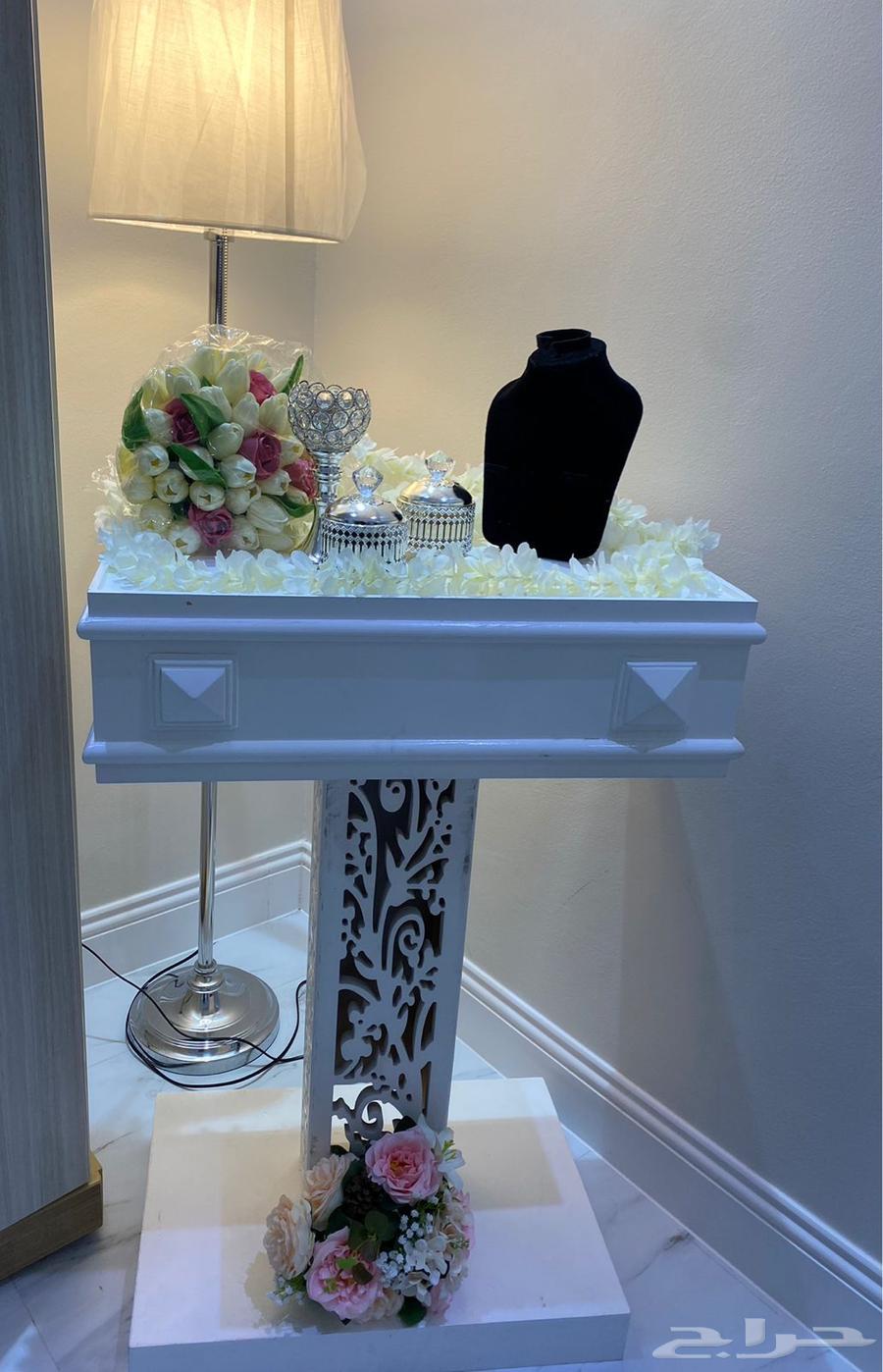 Almost new sofa for first customer, price 200 riyals64518311067266110