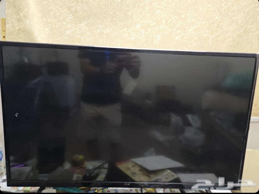 شاشه مع طاولة للبيع ب300 ريال حد نهائي64515919627137110