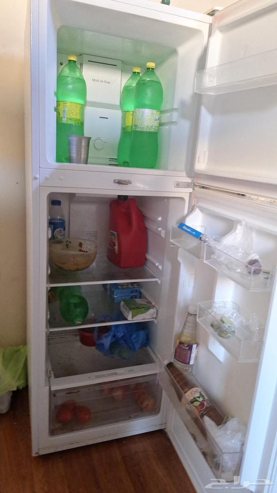 ثلاجة كهربائية هام متوسطة الحجم. حالة 9 من 10 مرة واحدة.64518479752707111