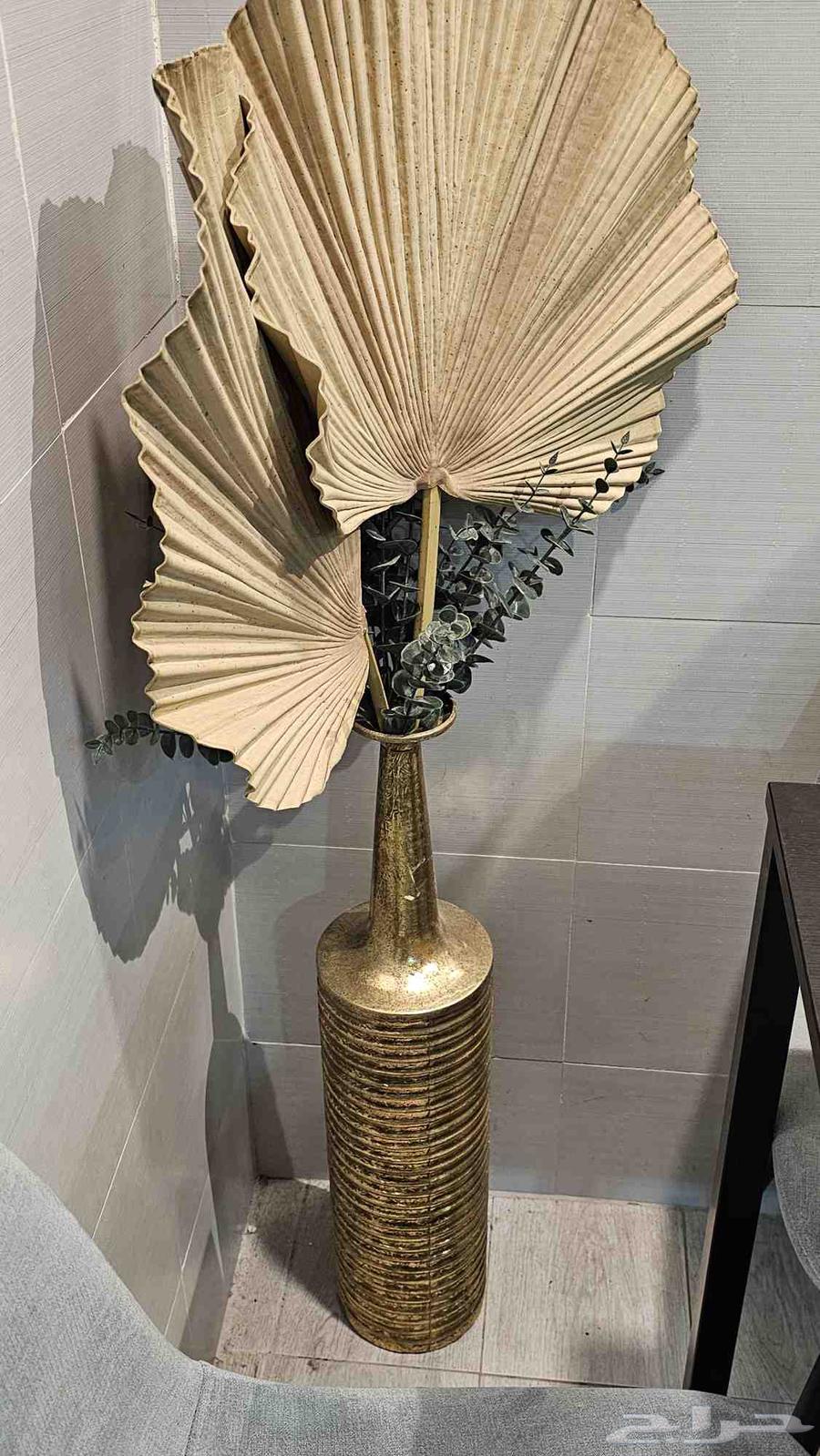 Dining table and 6 chairs64518181241986113