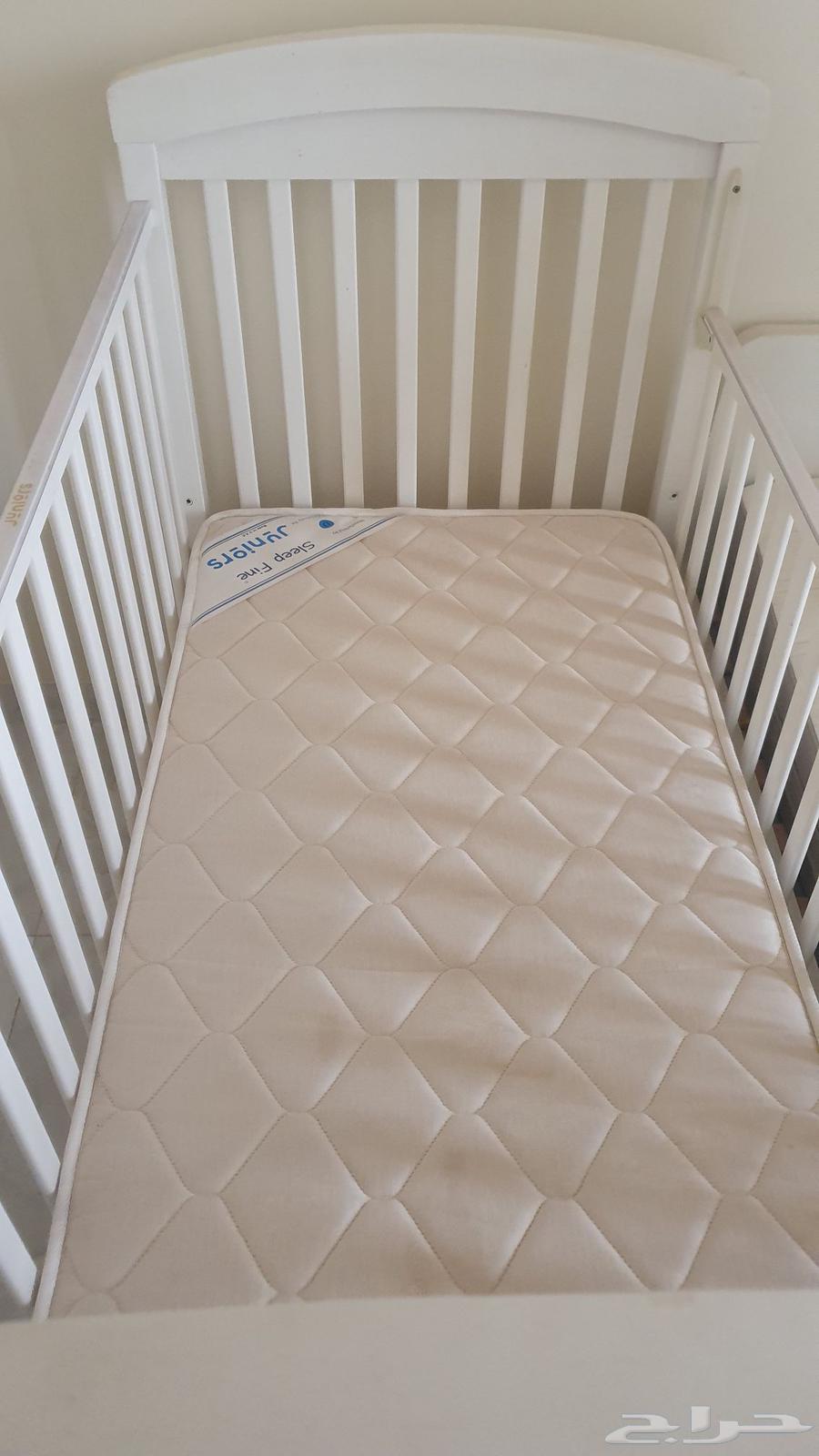 سرير اطفال جونيور مع مرتبة نظيف للبيع64514485999875111