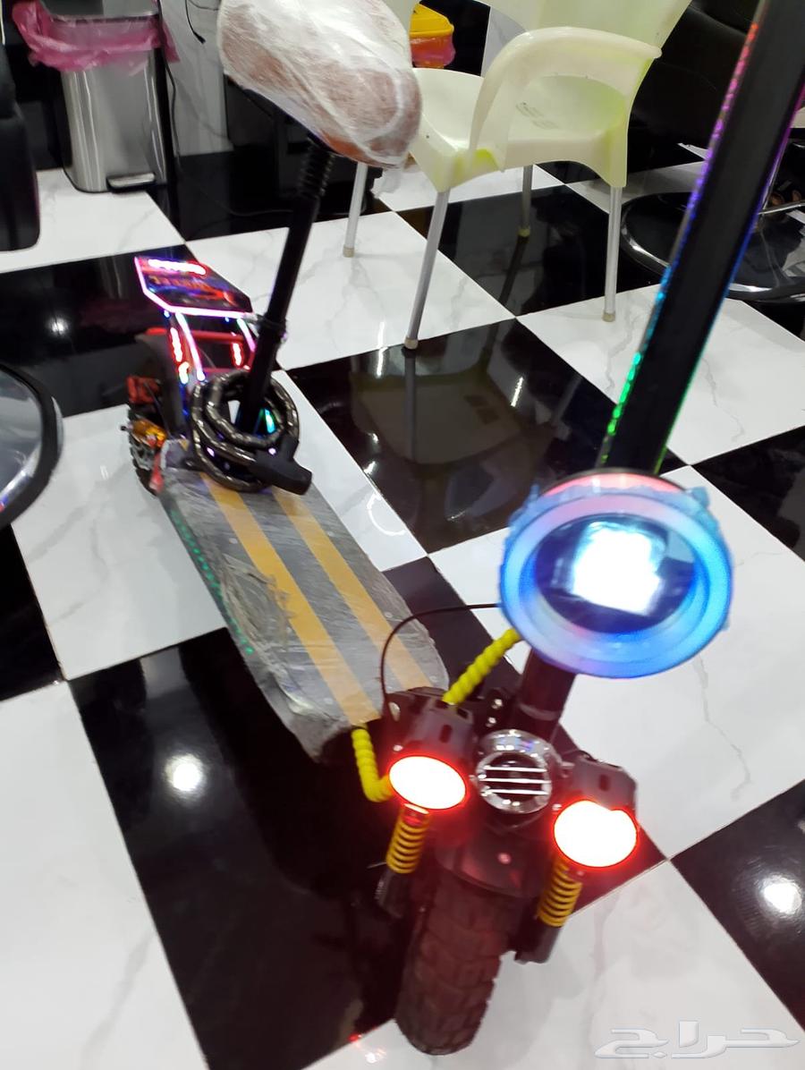 اسكوتر كهرباي استعمال 20 يوم فقط لسا جديد بالنايلوا 1200واط64518034399490110