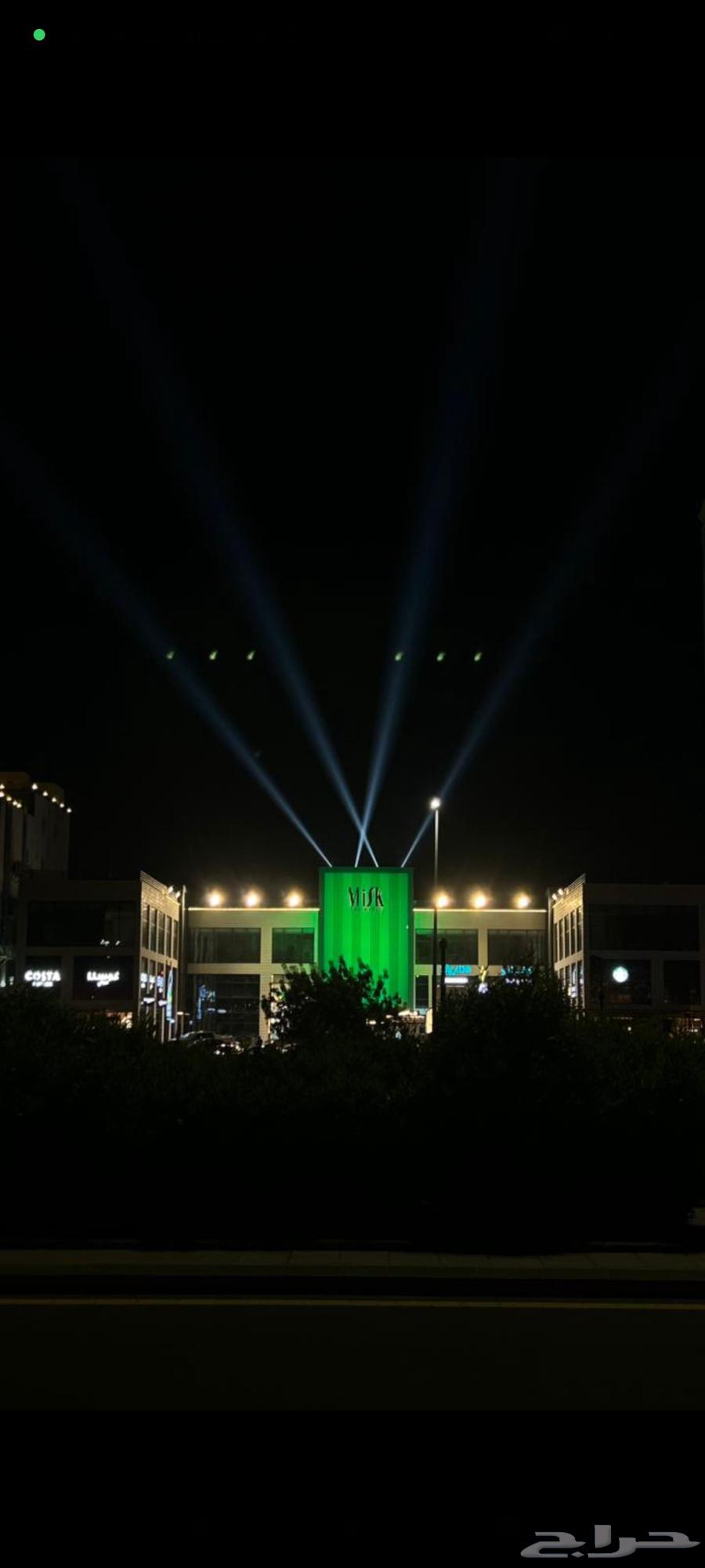 We have a 1200 watt City Color and a 650 watt Sky Beam with a range of 2 kilometers64517889215233112