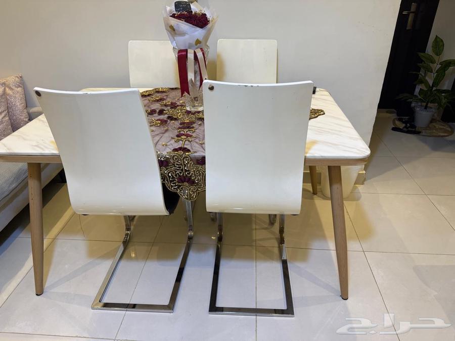 كنب للبيع بحالة ممتازة64517290618241112