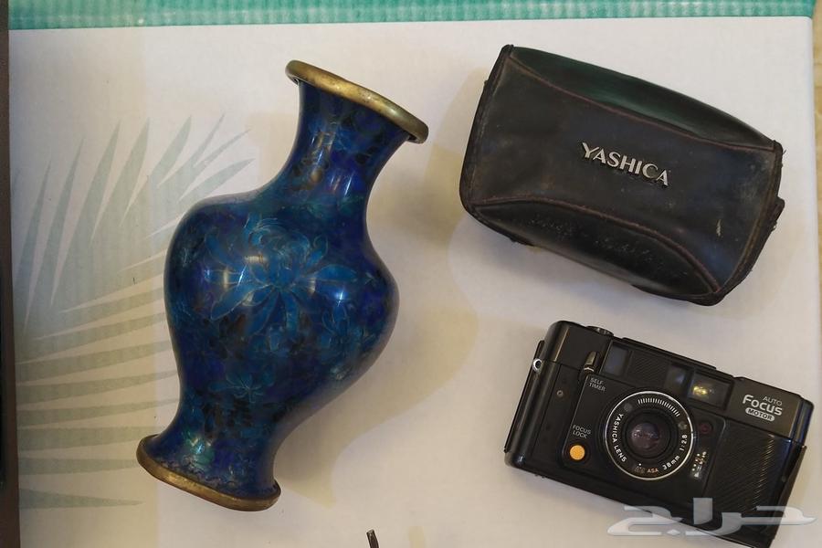 Antique collection (old radio cassette player, camera, jug, and decorated egg)64515221070593112