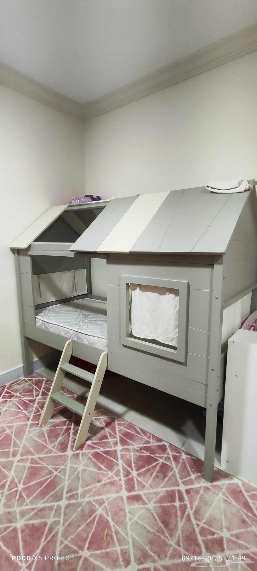 Kids' bed in the shape of a house ... like new64518803351427111