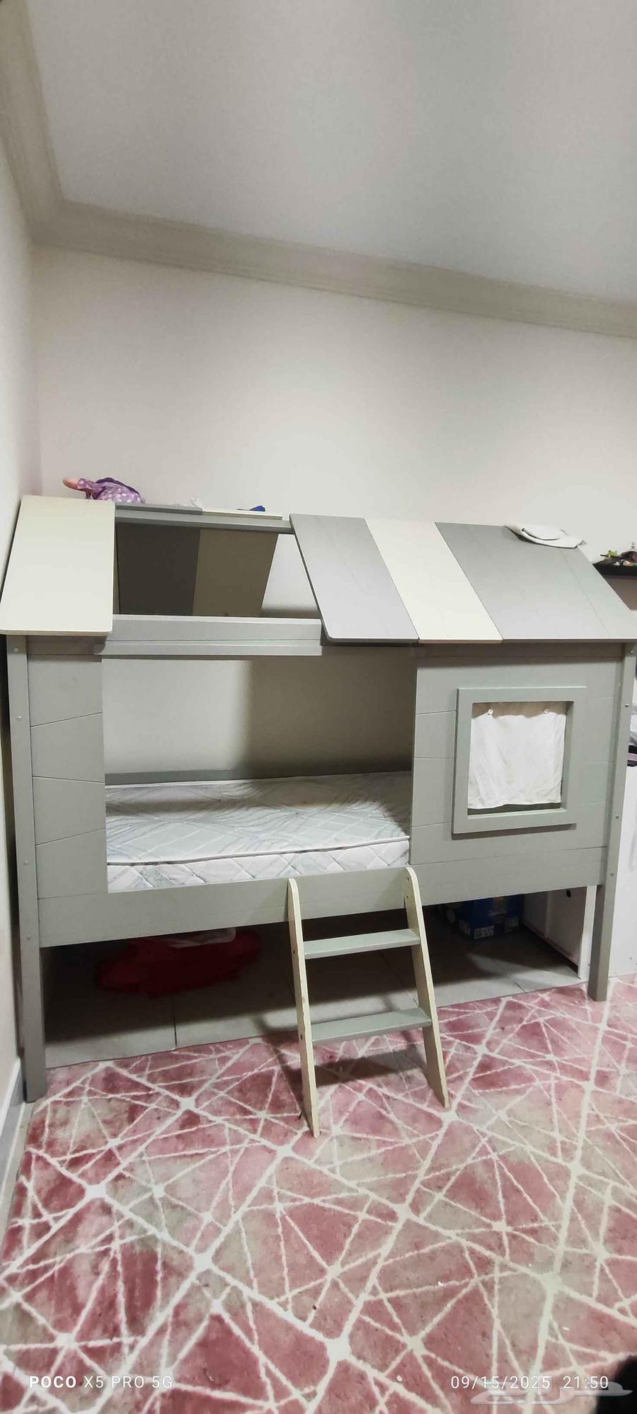 Kids' bed in the shape of a house ... like new64518803351427110