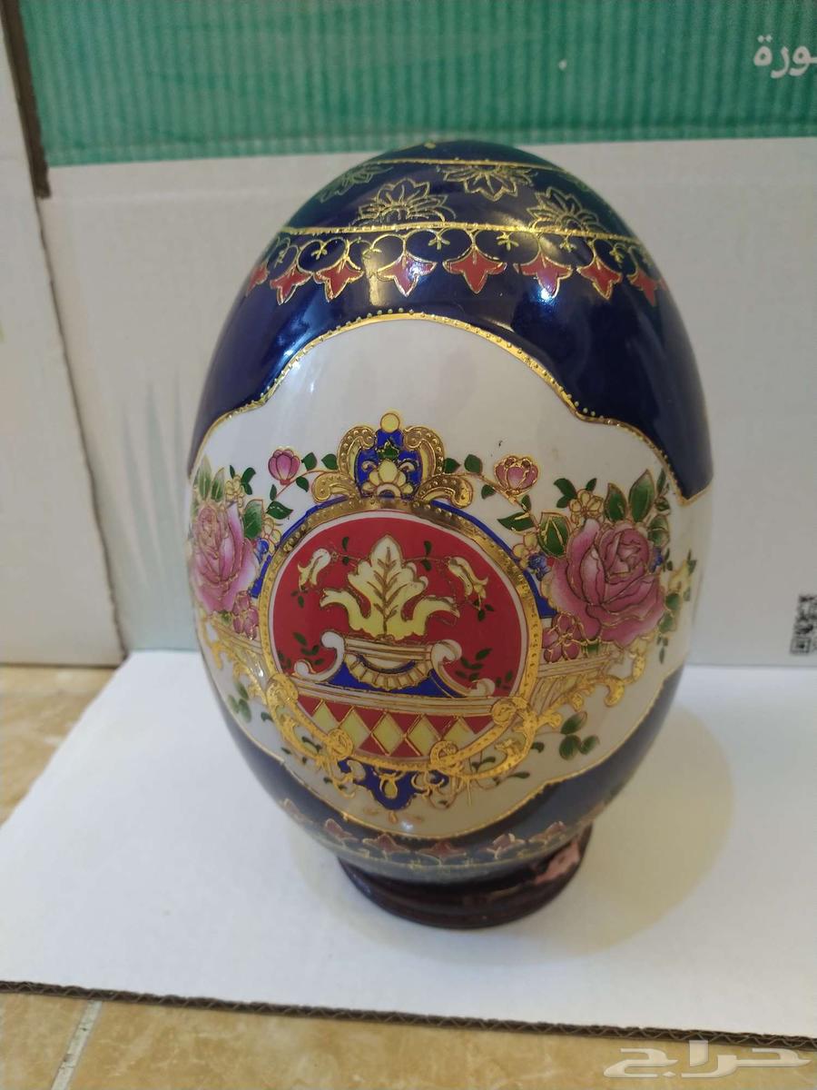 Antique collection (old radio cassette player, camera, jug, and decorated egg)64515221070593114